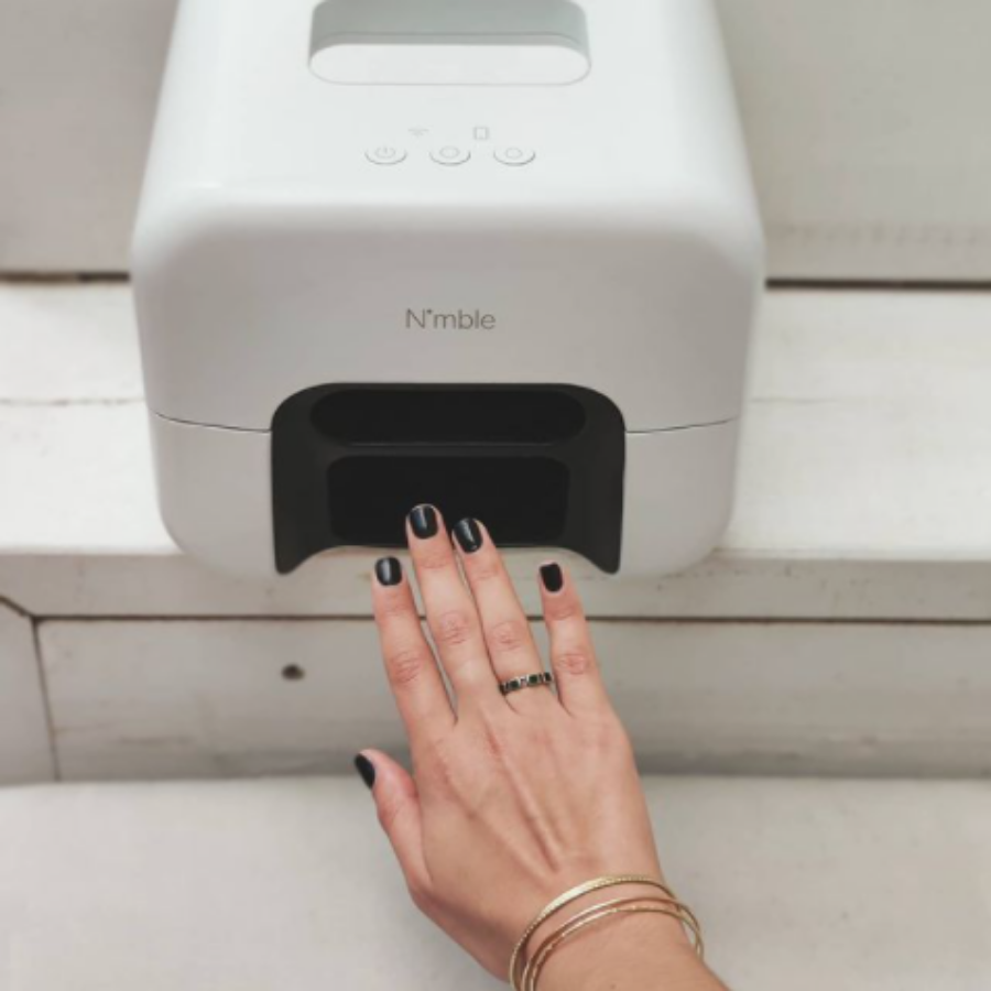 Manicure robô: Máquina que pinta unhas em 10 minutos viraliza; veja